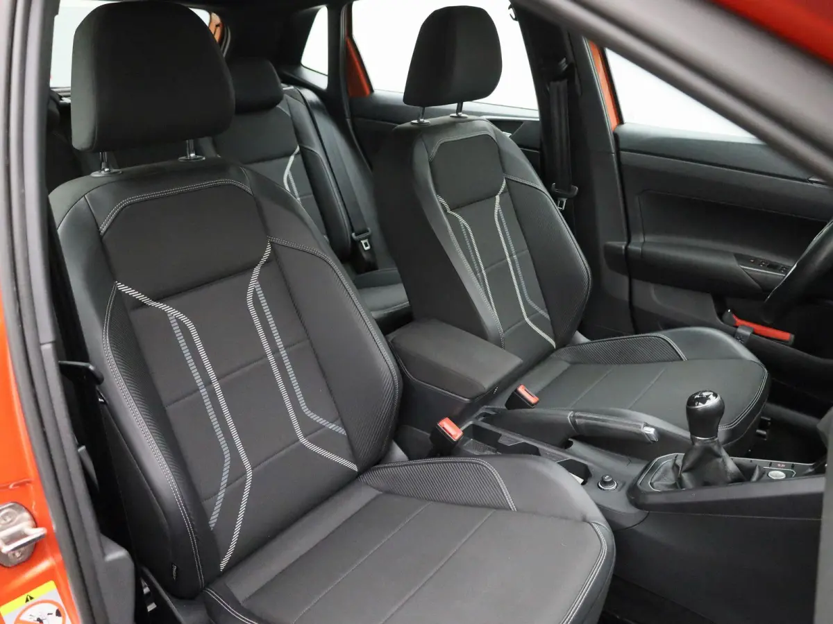 1.0 TSI R-Line | 95 PK | Keyless | Bonneville Velgen | Digital Cockpit PRO | Apple Carplay / Android Auto | Climatronic (Automatische Airco)