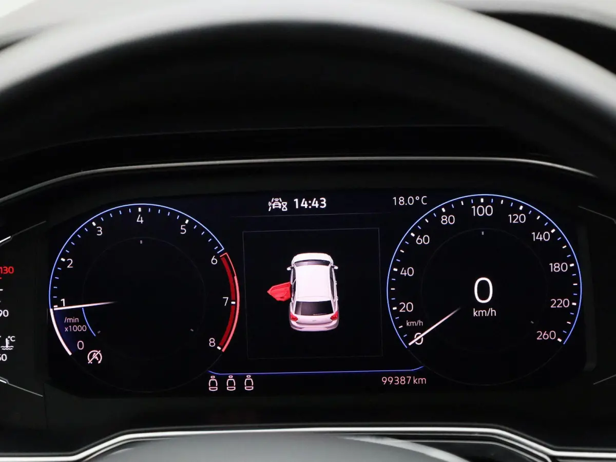 1.0 TSI R-Line | 95 PK | Keyless | Bonneville Velgen | Digital Cockpit PRO | Apple Carplay / Android Auto | Climatronic (Automatische Airco)