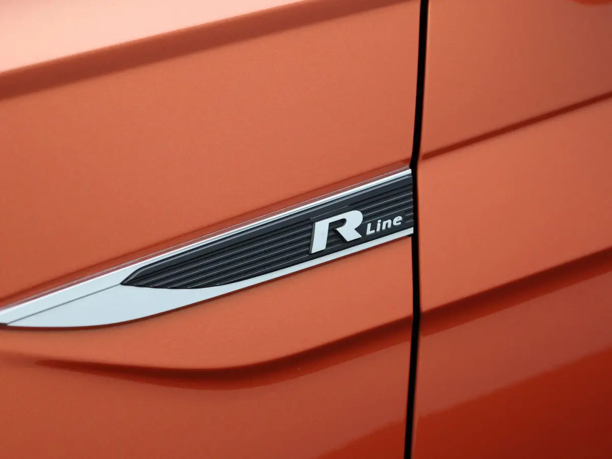 1.0 TSI R-Line | 95 PK | Keyless | Bonneville Velgen | Digital Cockpit PRO | Apple Carplay / Android Auto | Climatronic (Automatische Airco)