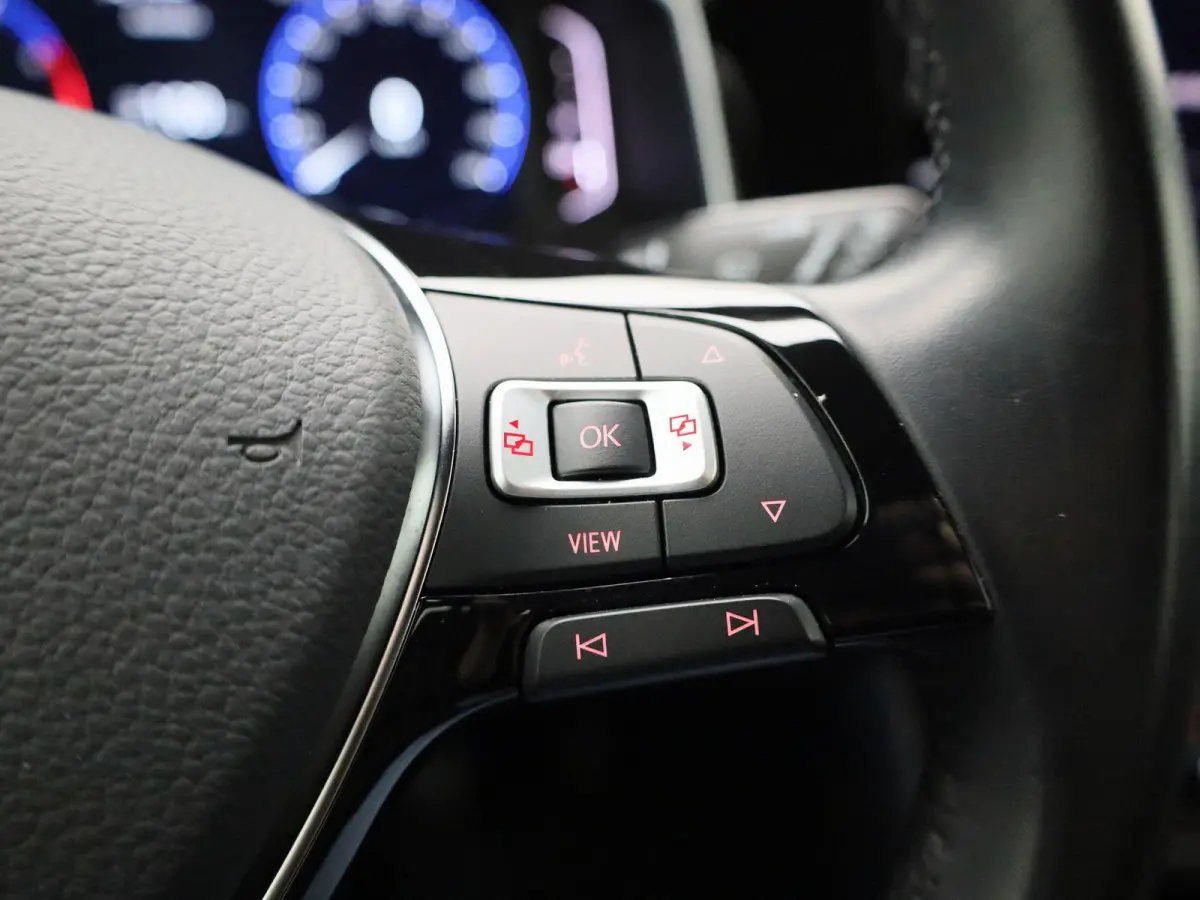 1.0 TSI R-Line | 95 PK | Keyless | Bonneville Velgen | Digital Cockpit PRO | Apple Carplay / Android Auto | Climatronic (Automatische Airco)