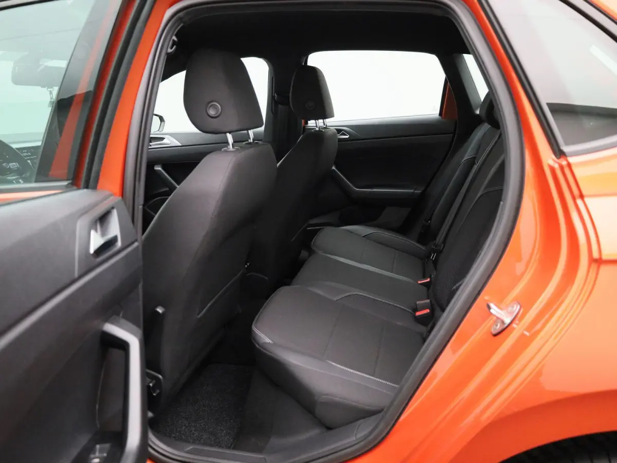 1.0 TSI R-Line | 95 PK | Keyless | Bonneville Velgen | Digital Cockpit PRO | Apple Carplay / Android Auto | Climatronic (Automatische Airco)