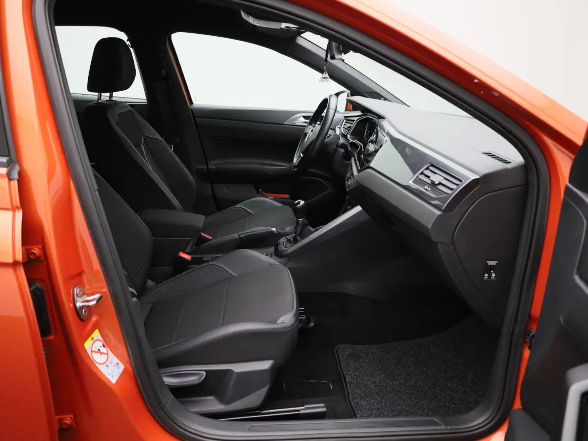 1.0 TSI R-Line | 95 PK | Keyless | Bonneville Velgen | Digital Cockpit PRO | Apple Carplay / Android Auto | Climatronic (Automatische Airco)