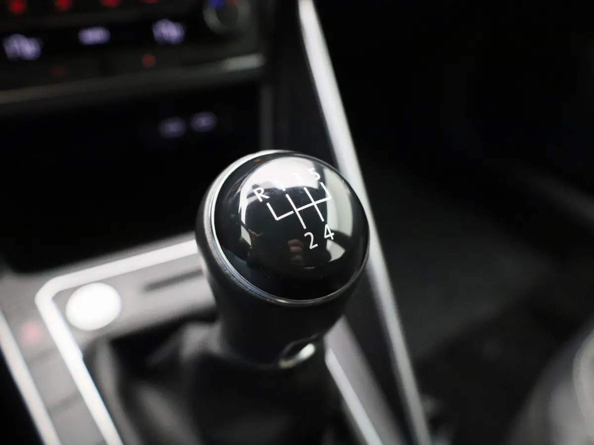 1.0 TSI R-Line | 95 PK | Keyless | Bonneville Velgen | Digital Cockpit PRO | Apple Carplay / Android Auto | Climatronic (Automatische Airco)