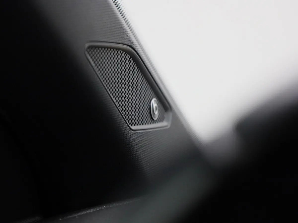 1.0 TSI R-Line | 95 PK | Keyless | Bonneville Velgen | Digital Cockpit PRO | Apple Carplay / Android Auto | Climatronic (Automatische Airco)