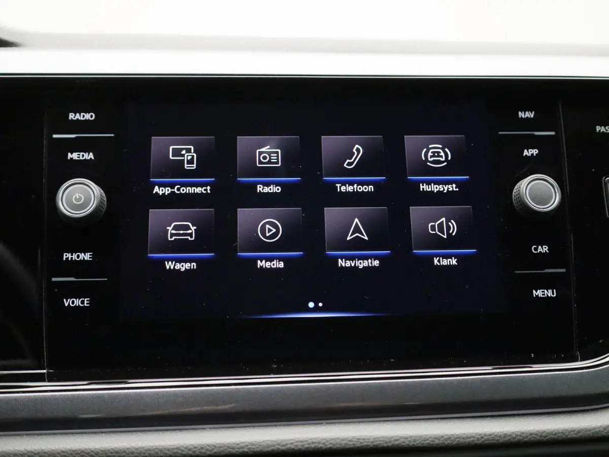 1.0 TSI R-Line | 95 PK | Keyless | Bonneville Velgen | Digital Cockpit PRO | Apple Carplay / Android Auto | Climatronic (Automatische Airco)