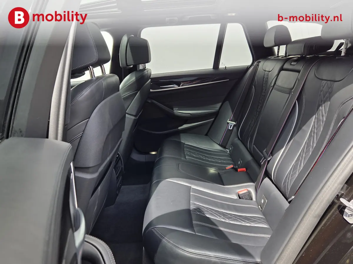 530i High Executive M-Sport 'Almadinbraun' Head-Up Trekhaak NL Auto! | Panoramadak | Achteruitrijcamera | Comfortstoelen | Stoelverwarming