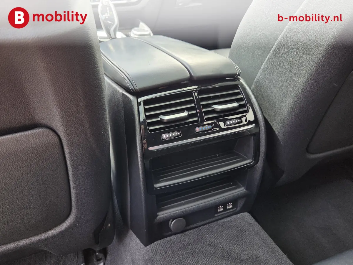 530i High Executive M-Sport 'Almadinbraun' Head-Up Trekhaak NL Auto! | Panoramadak | Achteruitrijcamera | Comfortstoelen | Stoelverwarming