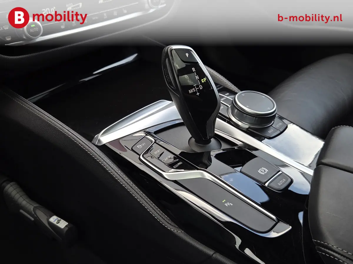 530i High Executive M-Sport 'Almadinbraun' Head-Up Trekhaak NL Auto! | Panoramadak | Achteruitrijcamera | Comfortstoelen | Stoelverwarming