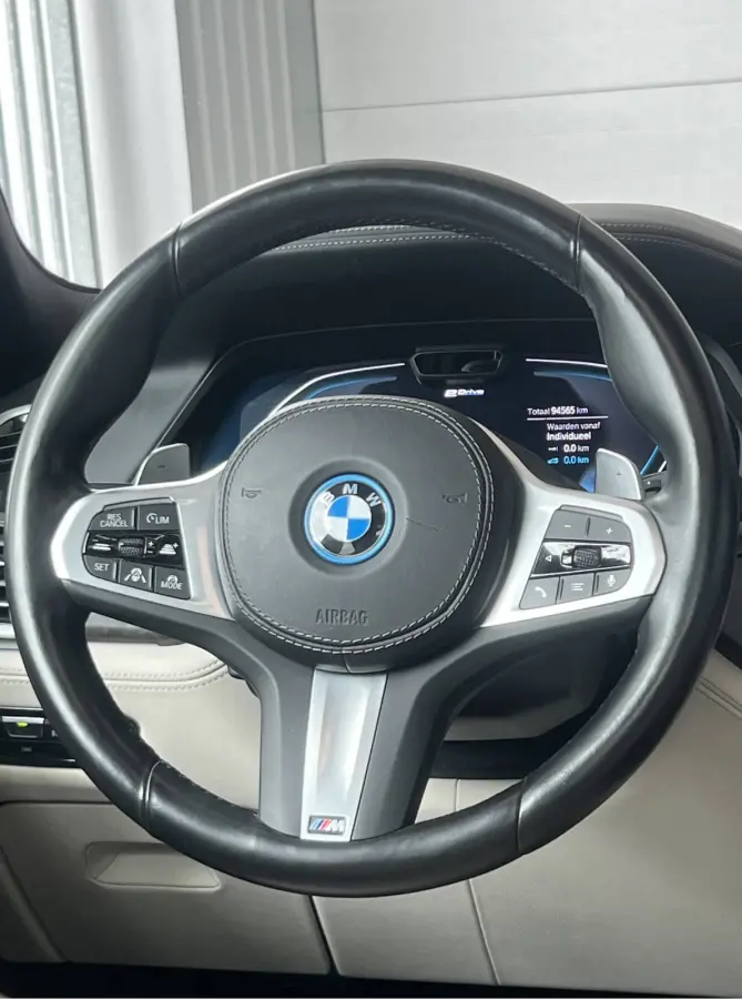 xDrive45e High Executive M-Sport | VOL | SCHUIF/KANTELDAK | HEAD-UP DISPLAY | HARMAN/KARDON | TREKHAAK | 360 CAMERA | LEDER | CARPLAY/ANDROID | LMV 22'' | NAVI | STOELVERWARMING | ELKTR. MEM