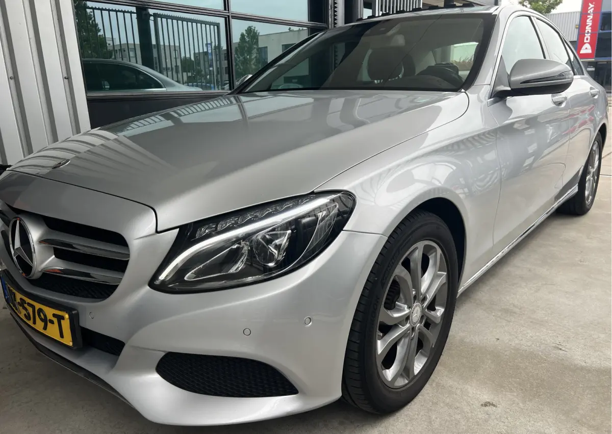 180 Prestige | AUTOMAAT | SCHUIF/KANTELDAK | CAMERA | NAVI | CRUISE CONTROL | PDC V+A | CLIMATE CONTROL | LMV 17'' | STOELVERWARMING | BLUETOOTH