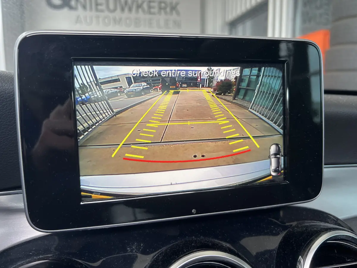 180 Prestige | AUTOMAAT | SCHUIF/KANTELDAK | CAMERA | NAVI | CRUISE CONTROL | PDC V+A | CLIMATE CONTROL | LMV 17'' | STOELVERWARMING | BLUETOOTH