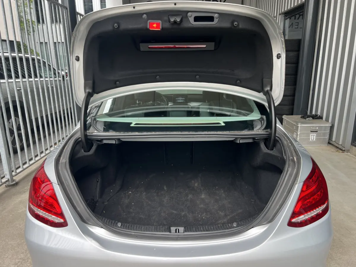 180 Prestige | AUTOMAAT | SCHUIF/KANTELDAK | CAMERA | NAVI | CRUISE CONTROL | PDC V+A | CLIMATE CONTROL | LMV 17'' | STOELVERWARMING | BLUETOOTH