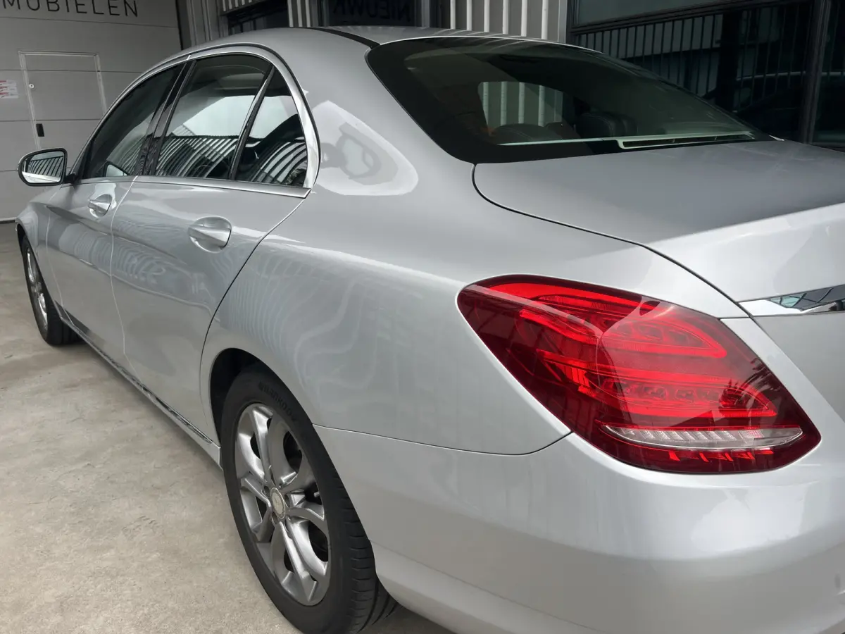 180 Prestige | AUTOMAAT | SCHUIF/KANTELDAK | CAMERA | NAVI | CRUISE CONTROL | PDC V+A | CLIMATE CONTROL | LMV 17'' | STOELVERWARMING | BLUETOOTH