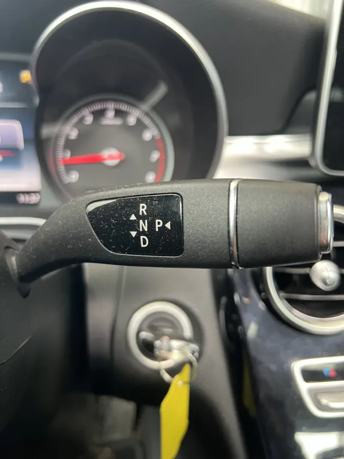 180 Prestige | AUTOMAAT | SCHUIF/KANTELDAK | CAMERA | NAVI | CRUISE CONTROL | PDC V+A | CLIMATE CONTROL | LMV 17'' | STOELVERWARMING | BLUETOOTH