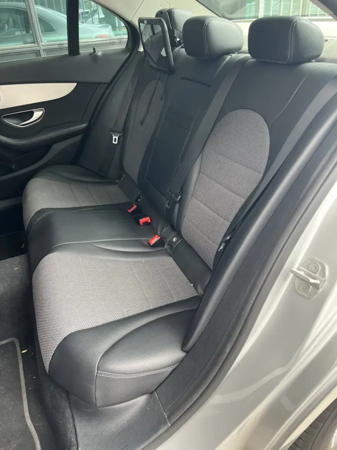 180 Prestige | AUTOMAAT | SCHUIF/KANTELDAK | CAMERA | NAVI | CRUISE CONTROL | PDC V+A | CLIMATE CONTROL | LMV 17'' | STOELVERWARMING | BLUETOOTH