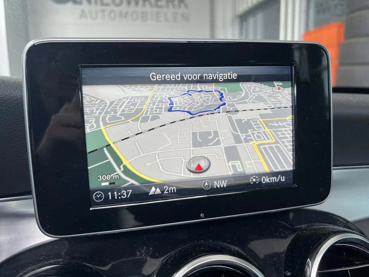 180 Prestige | AUTOMAAT | SCHUIF/KANTELDAK | CAMERA | NAVI | CRUISE CONTROL | PDC V+A | CLIMATE CONTROL | LMV 17'' | STOELVERWARMING | BLUETOOTH