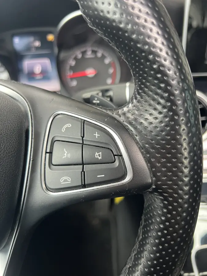180 Prestige | AUTOMAAT | SCHUIF/KANTELDAK | CAMERA | NAVI | CRUISE CONTROL | PDC V+A | CLIMATE CONTROL | LMV 17'' | STOELVERWARMING | BLUETOOTH