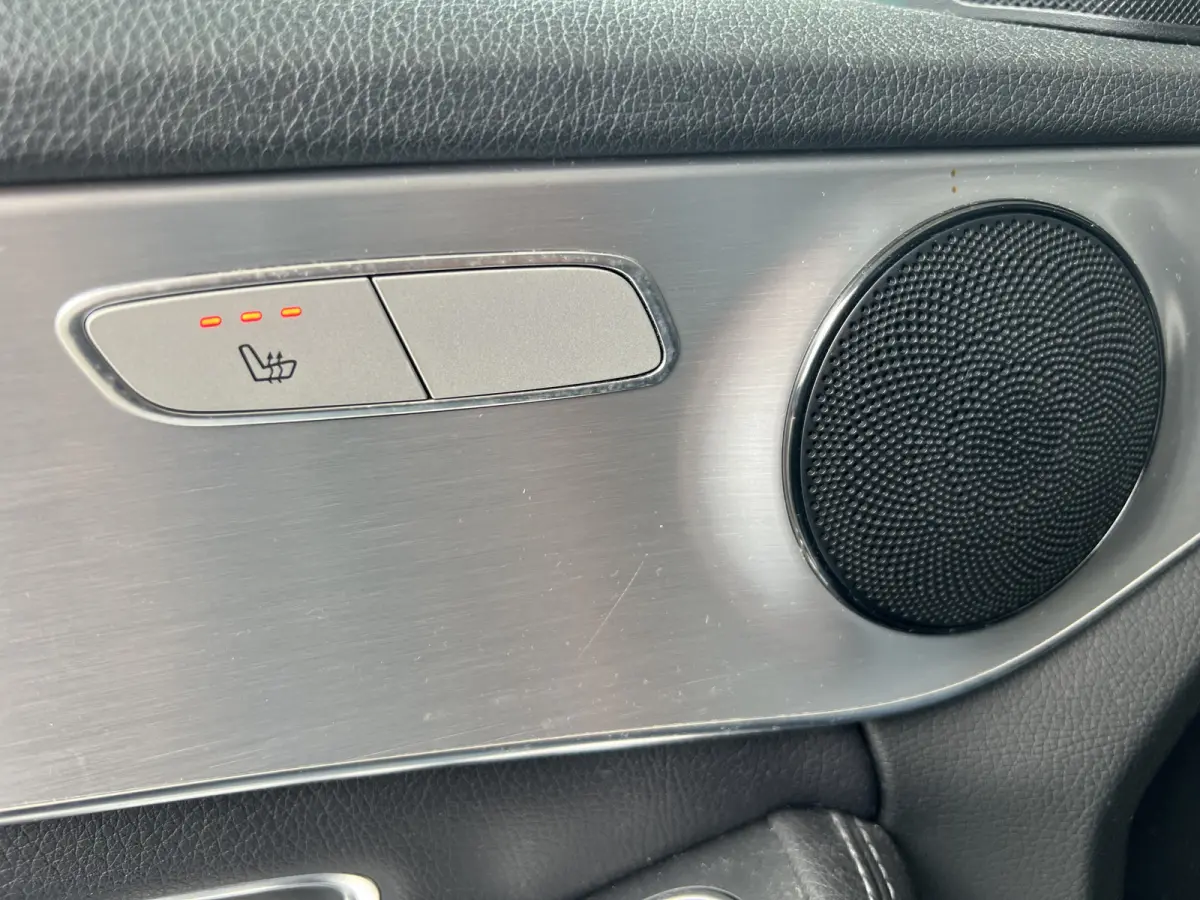 180 Prestige | AUTOMAAT | SCHUIF/KANTELDAK | CAMERA | NAVI | CRUISE CONTROL | PDC V+A | CLIMATE CONTROL | LMV 17'' | STOELVERWARMING | BLUETOOTH