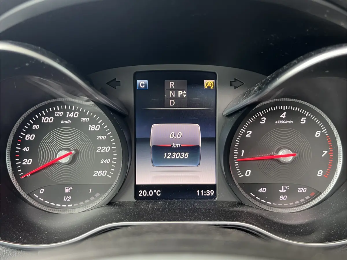 180 Prestige | AUTOMAAT | SCHUIF/KANTELDAK | CAMERA | NAVI | CRUISE CONTROL | PDC V+A | CLIMATE CONTROL | LMV 17'' | STOELVERWARMING | BLUETOOTH