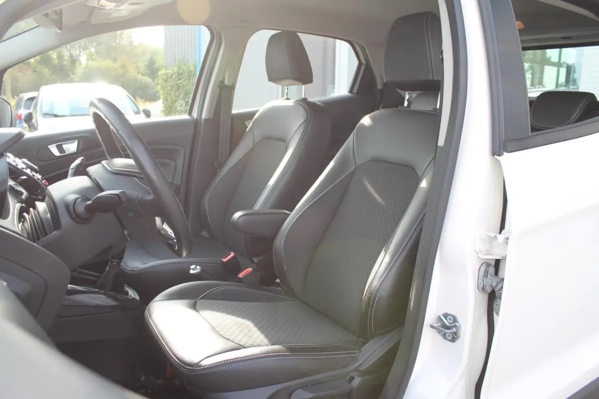 1.0 EcoBoost Titanium | Cruise Control | Stoelverwarming | Voorruit verwarming | Camera | Trekhaak | Parkeersensoren achter |