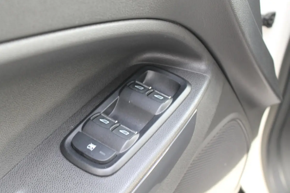 1.0 EcoBoost Titanium | Cruise Control | Stoelverwarming | Voorruit verwarming | Camera | Trekhaak | Parkeersensoren achter |