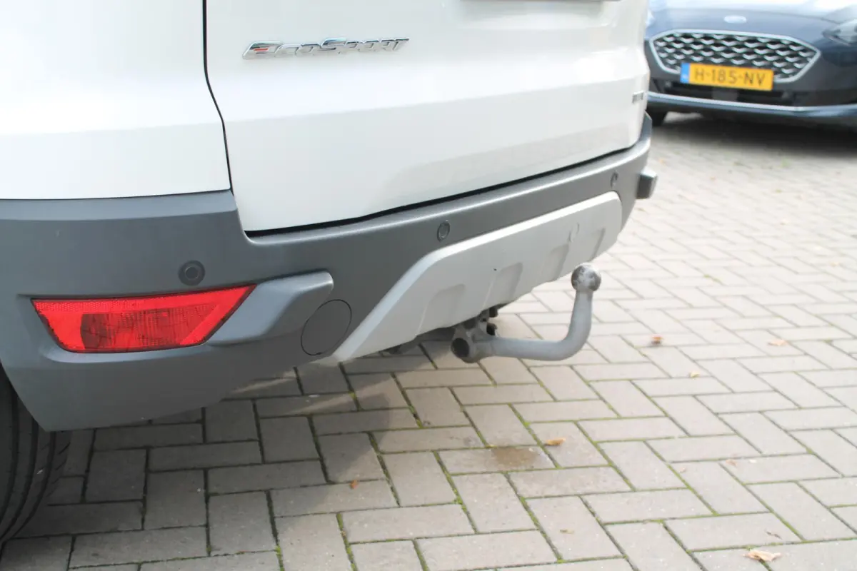 1.0 EcoBoost Titanium | Cruise Control | Stoelverwarming | Voorruit verwarming | Camera | Trekhaak | Parkeersensoren achter |