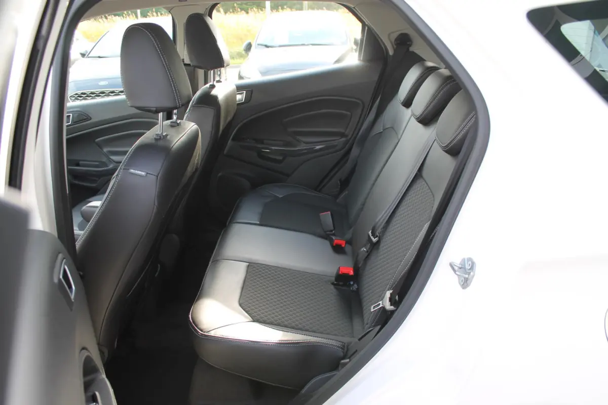 1.0 EcoBoost Titanium | Cruise Control | Stoelverwarming | Voorruit verwarming | Camera | Trekhaak | Parkeersensoren achter |