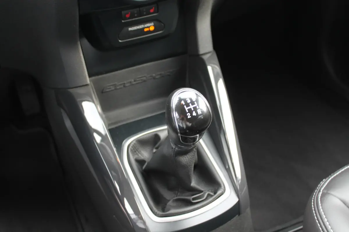 1.0 EcoBoost Titanium | Cruise Control | Stoelverwarming | Voorruit verwarming | Camera | Trekhaak | Parkeersensoren achter |