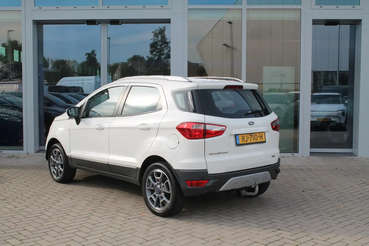 1.0 EcoBoost Titanium | Cruise Control | Stoelverwarming | Voorruit verwarming | Camera | Trekhaak | Parkeersensoren achter |