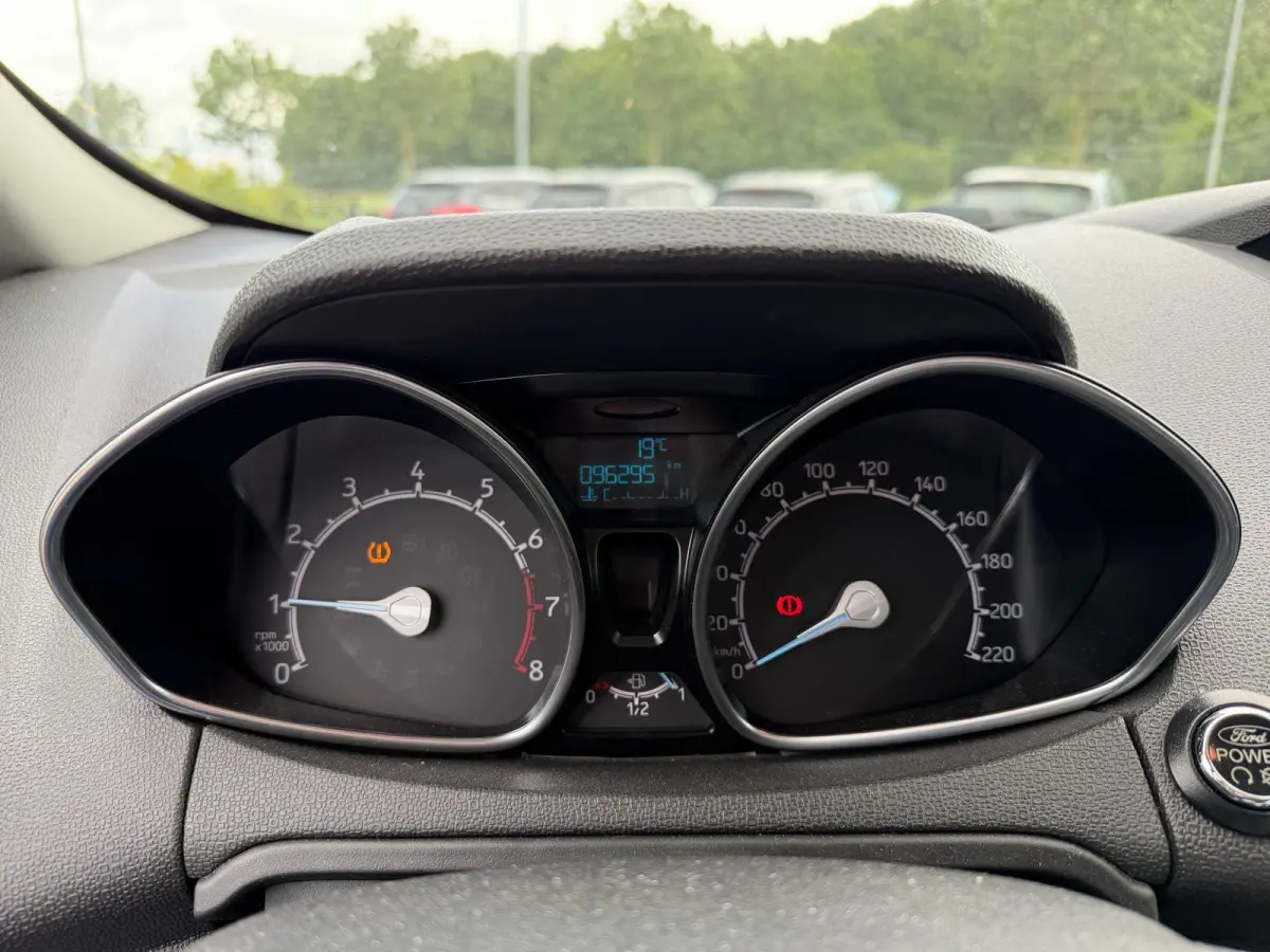 1.0 EcoBoost Titanium | Cruise Control | Stoelverwarming | Voorruit verwarming | Camera | Trekhaak | Parkeersensoren achter |