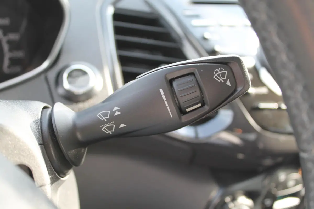 1.0 EcoBoost Titanium | Cruise Control | Stoelverwarming | Voorruit verwarming | Camera | Trekhaak | Parkeersensoren achter |