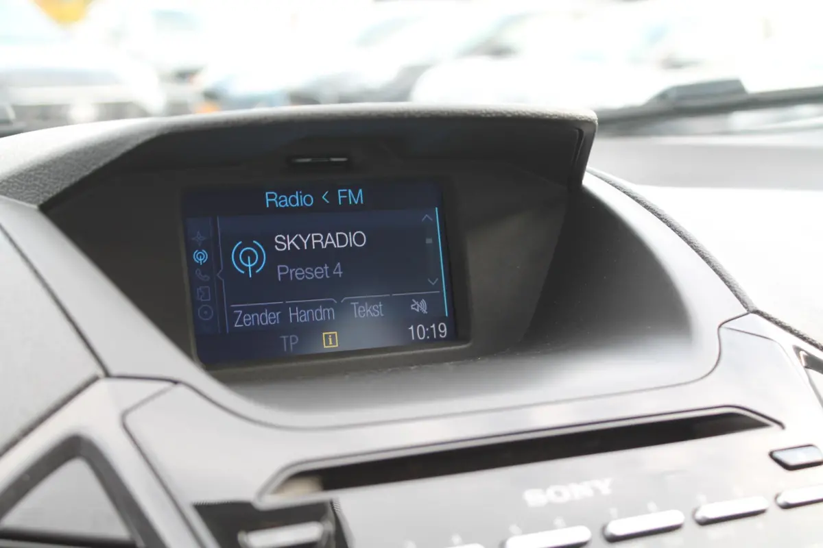 1.0 EcoBoost Titanium | Cruise Control | Stoelverwarming | Voorruit verwarming | Camera | Trekhaak | Parkeersensoren achter |