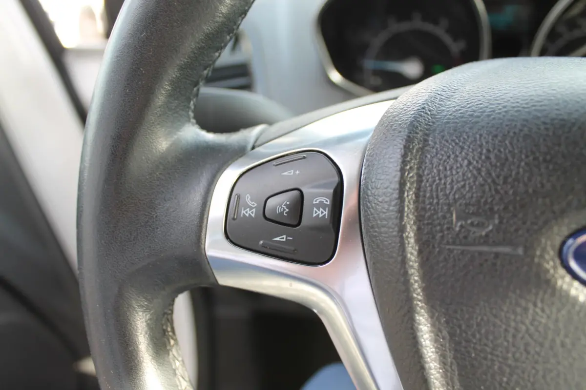 1.0 EcoBoost Titanium | Cruise Control | Stoelverwarming | Voorruit verwarming | Camera | Trekhaak | Parkeersensoren achter |
