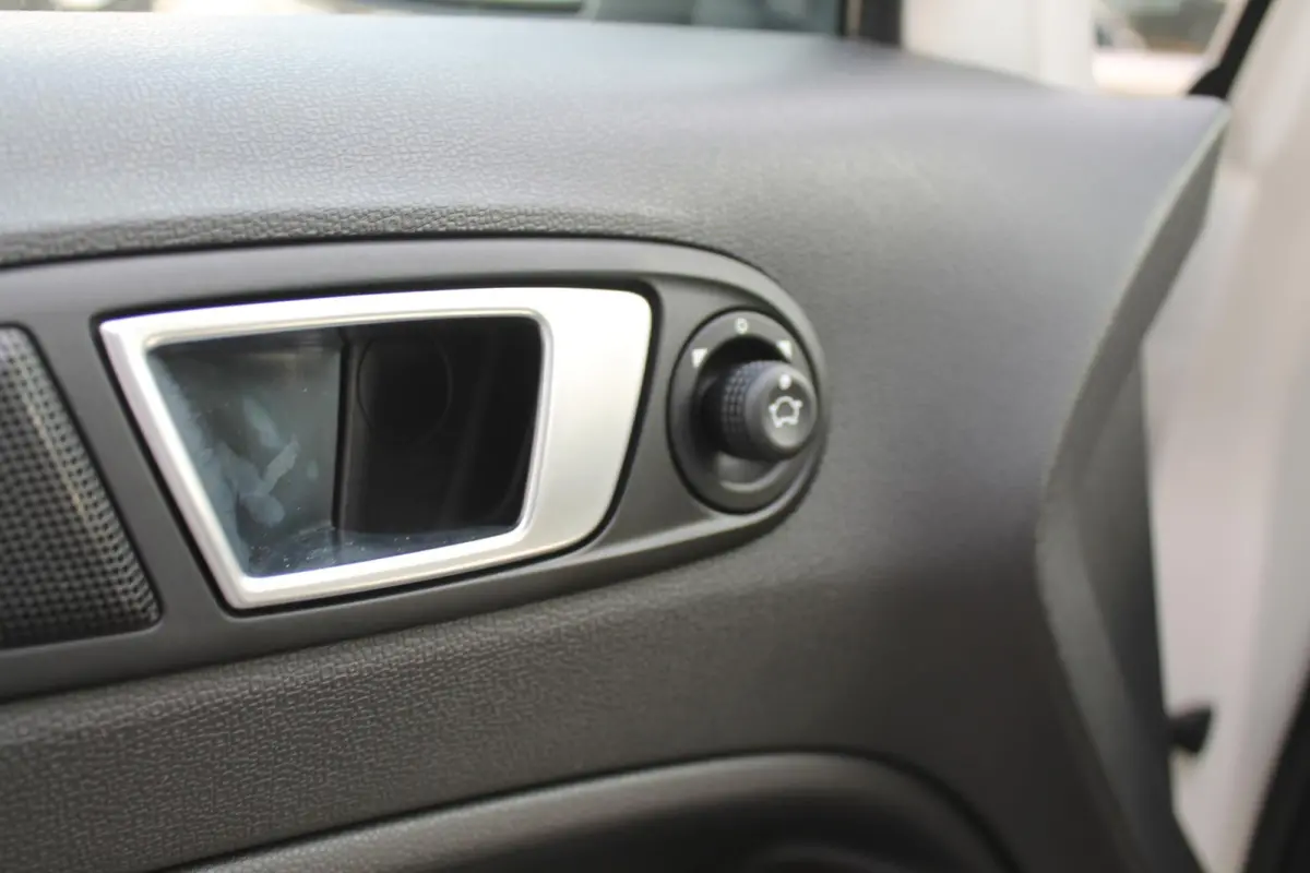 1.0 EcoBoost Titanium | Cruise Control | Stoelverwarming | Voorruit verwarming | Camera | Trekhaak | Parkeersensoren achter |