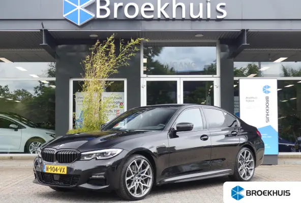 330e High Executive | M SPORT | TREKHAAK | ADAPTIVE CRUISE | CAMERA | DODEHOEKDETECTIE | PARKEERSENSOREN V+A | STUUR+STOELVERWARMING | NAVI | HEAD-UP | APPLE CARPLAY / ANDROID AUTO | LMV 20"