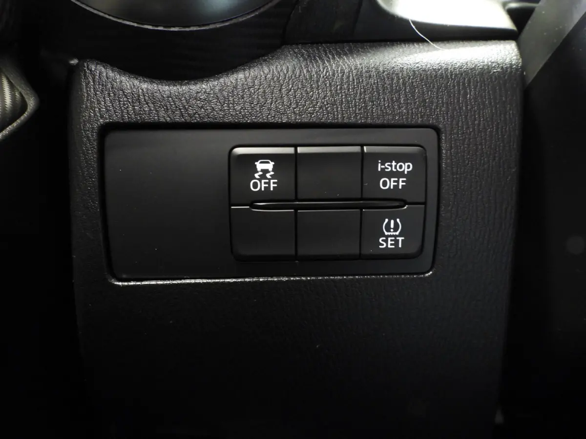 1.5 Skyactiv-G Comfort NAVI/AIRCO/CRUISE/LED!