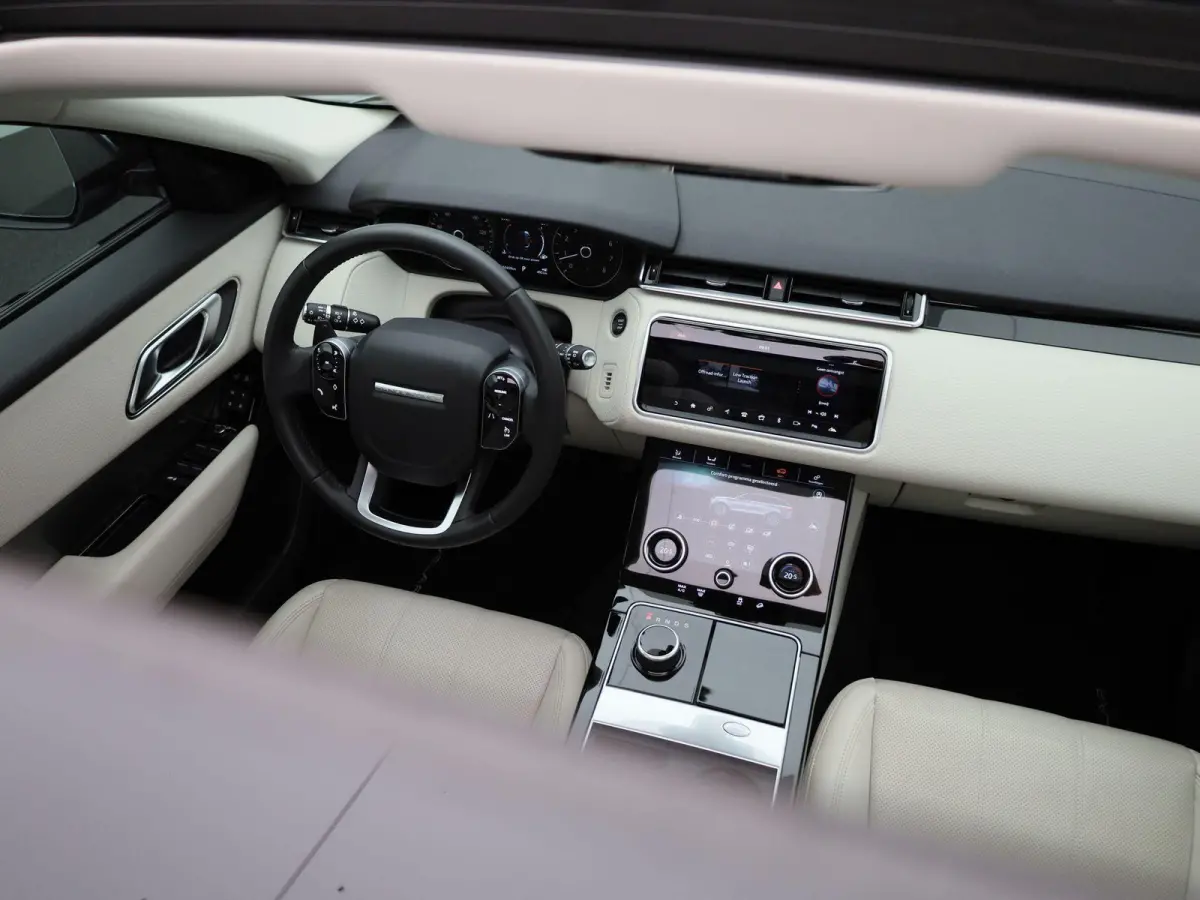 2.0 P250 Turbo AWD | PANORAMADAK | CAMERA | TREKHAAK | STOELVERWARMING & VENTILATIE | MERIDIAN AUDIO | LEER | NAVIGATIE | KEYLESS |