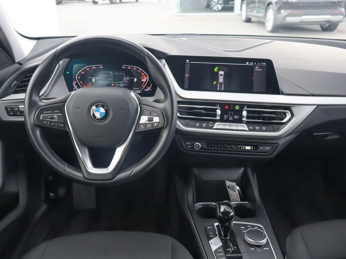118i 136pk AUT Business Edition | Apple CarPlay / Android Auto | LED koplampen | Cruise Control | 17'' Lichtmetalen Velgen