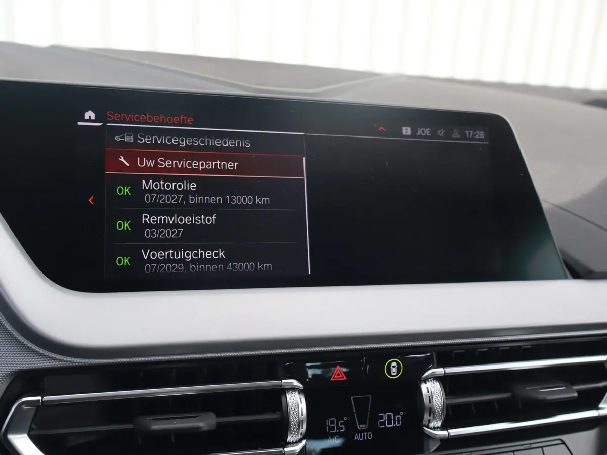 118i 136pk AUT Business Edition | Apple CarPlay / Android Auto | LED koplampen | Cruise Control | 17'' Lichtmetalen Velgen