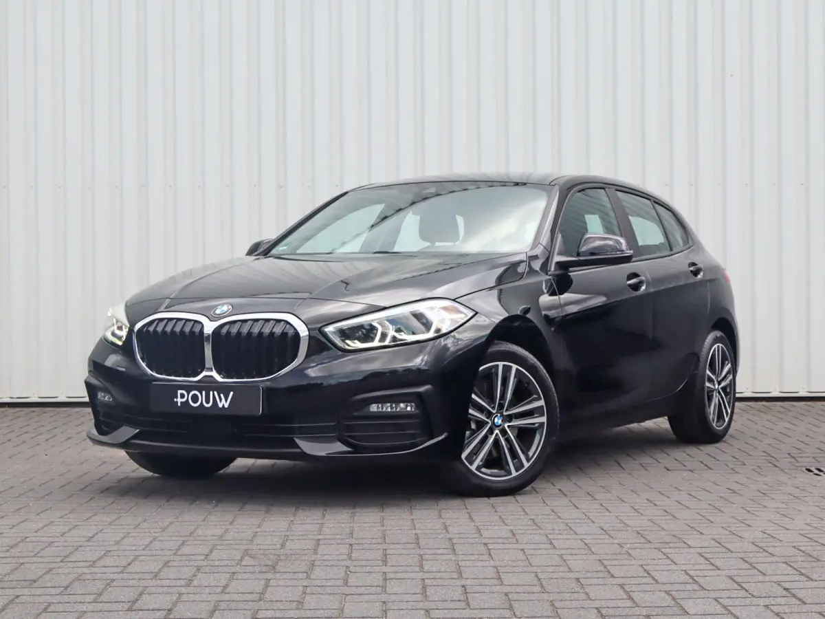 118i 136pk AUT Business Edition | Apple CarPlay / Android Auto | LED koplampen | Cruise Control | 17'' Lichtmetalen Velgen