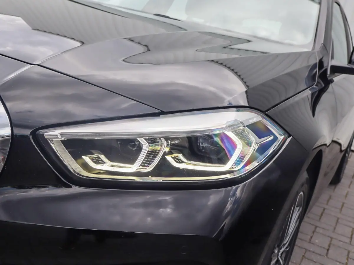 118i 136pk AUT Business Edition | Apple CarPlay / Android Auto | LED koplampen | Cruise Control | 17'' Lichtmetalen Velgen