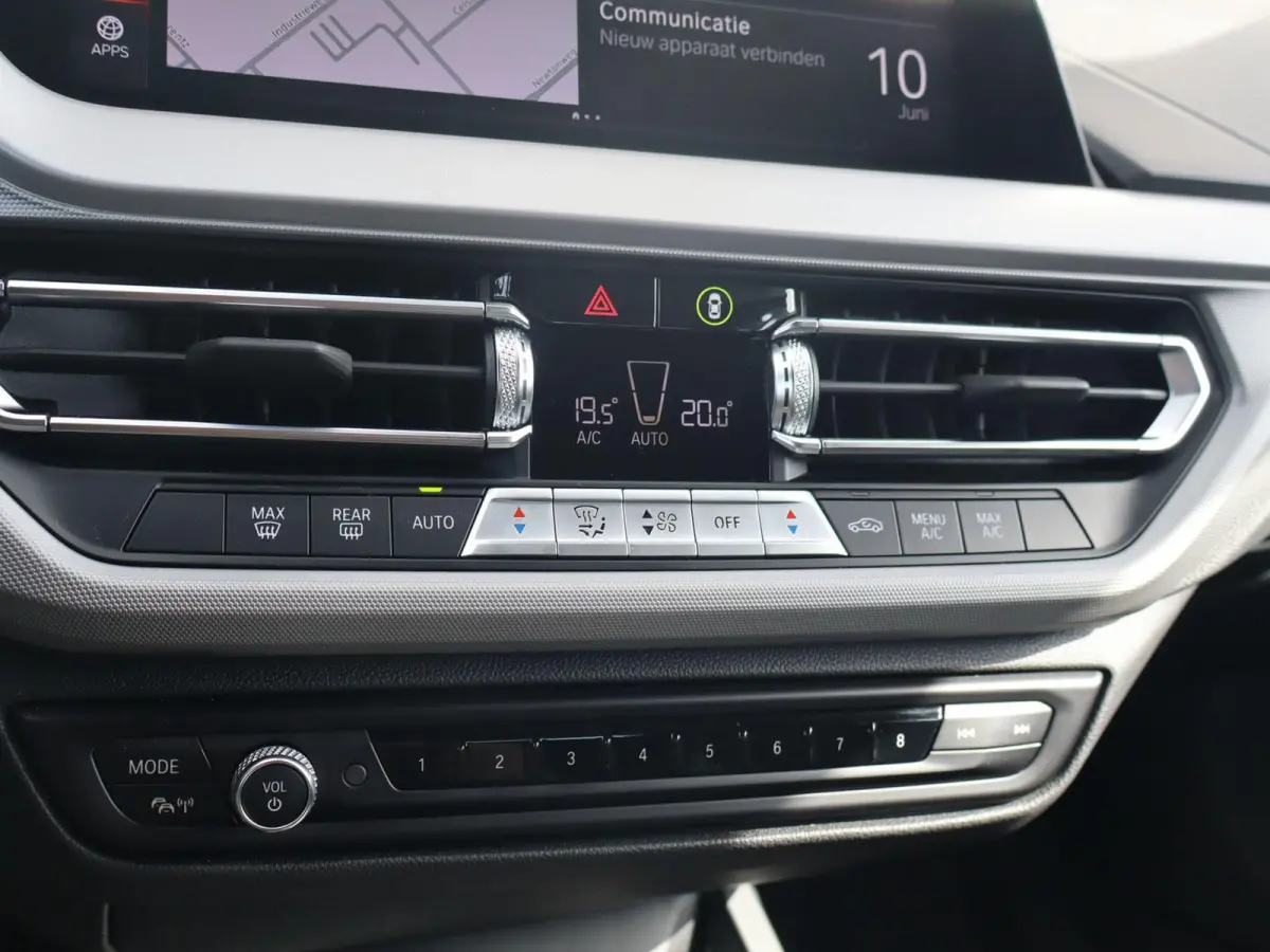 118i 136pk AUT Business Edition | Apple CarPlay / Android Auto | LED koplampen | Cruise Control | 17'' Lichtmetalen Velgen