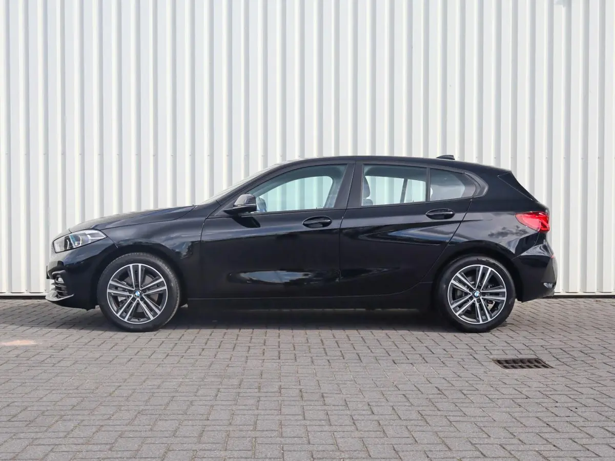 118i 136pk AUT Business Edition | Apple CarPlay / Android Auto | LED koplampen | Cruise Control | 17'' Lichtmetalen Velgen