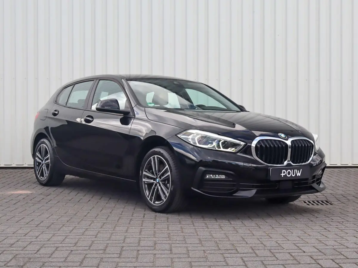 118i 136pk AUT Business Edition | Apple CarPlay / Android Auto | LED koplampen | Cruise Control | 17'' Lichtmetalen Velgen