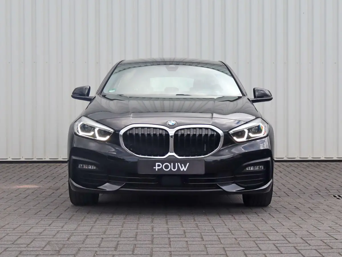 118i 136pk AUT Business Edition | Apple CarPlay / Android Auto | LED koplampen | Cruise Control | 17'' Lichtmetalen Velgen