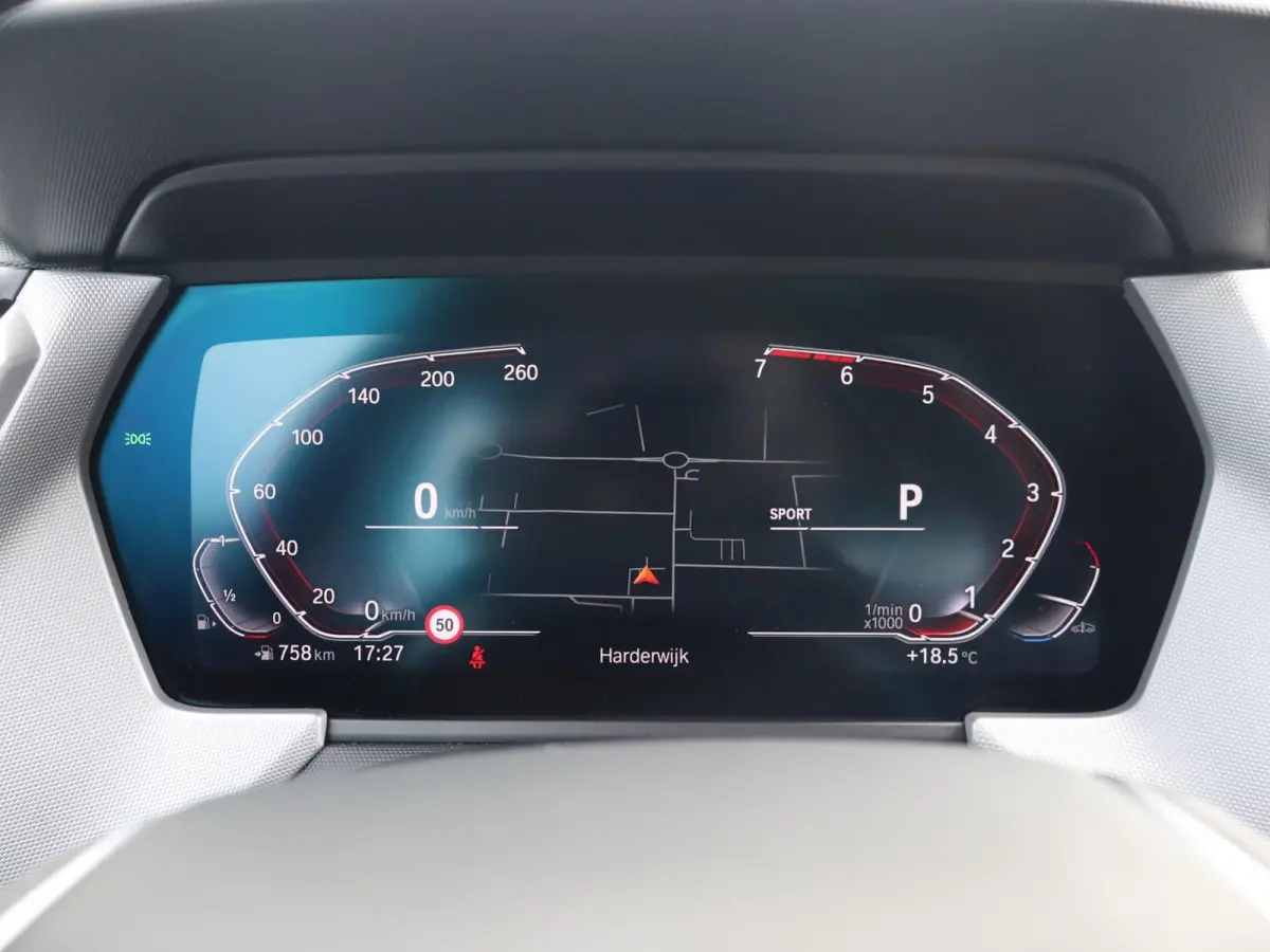 118i 136pk AUT Business Edition | Apple CarPlay / Android Auto | LED koplampen | Cruise Control | 17'' Lichtmetalen Velgen