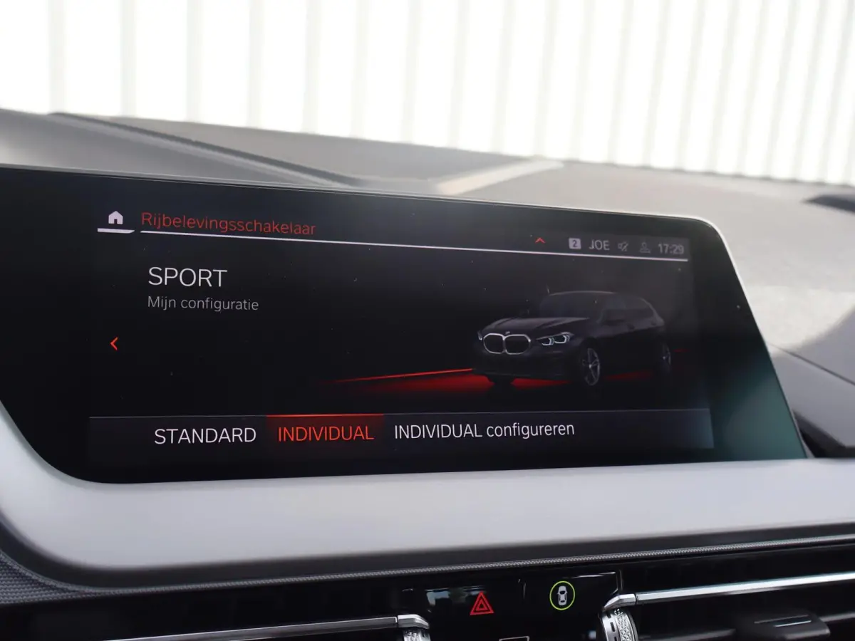 118i 136pk AUT Business Edition | Apple CarPlay / Android Auto | LED koplampen | Cruise Control | 17'' Lichtmetalen Velgen