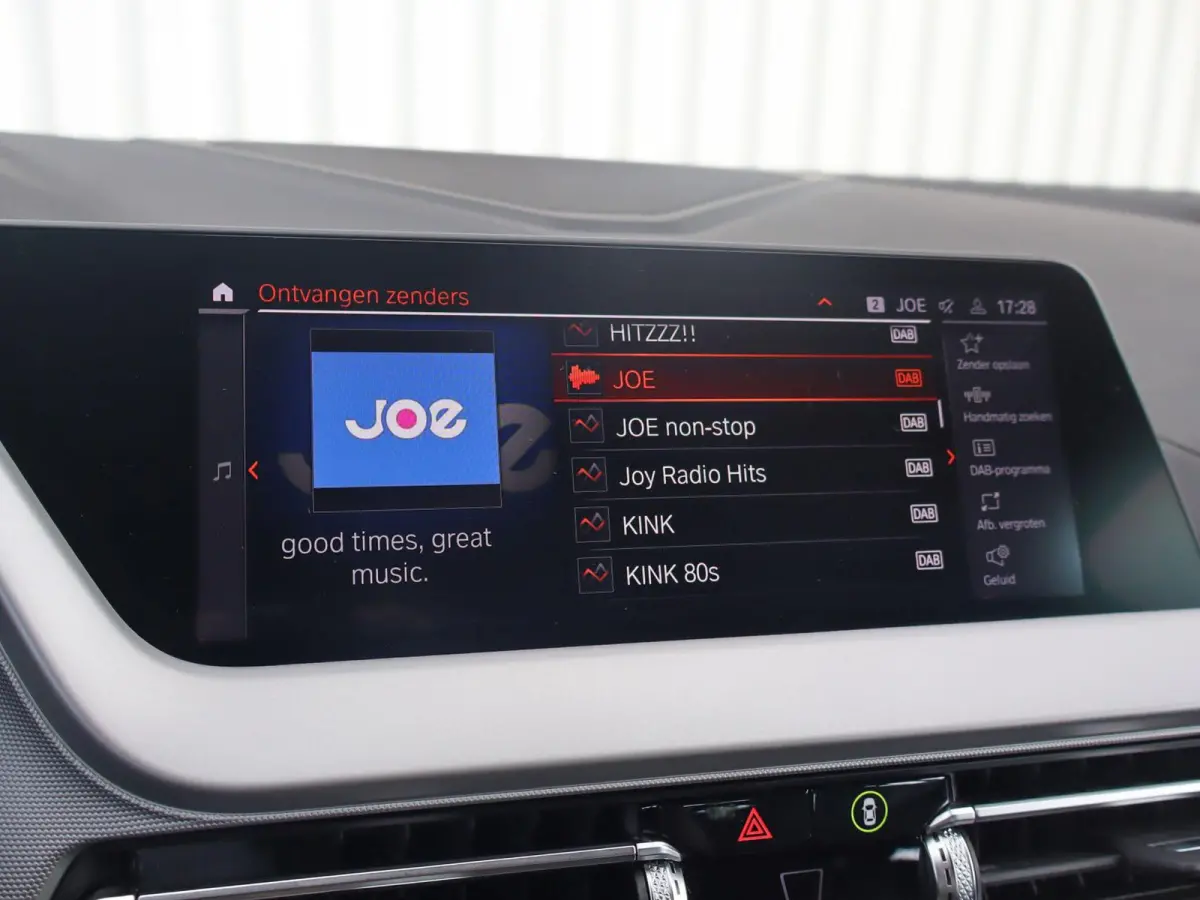 118i 136pk AUT Business Edition | Apple CarPlay / Android Auto | LED koplampen | Cruise Control | 17'' Lichtmetalen Velgen