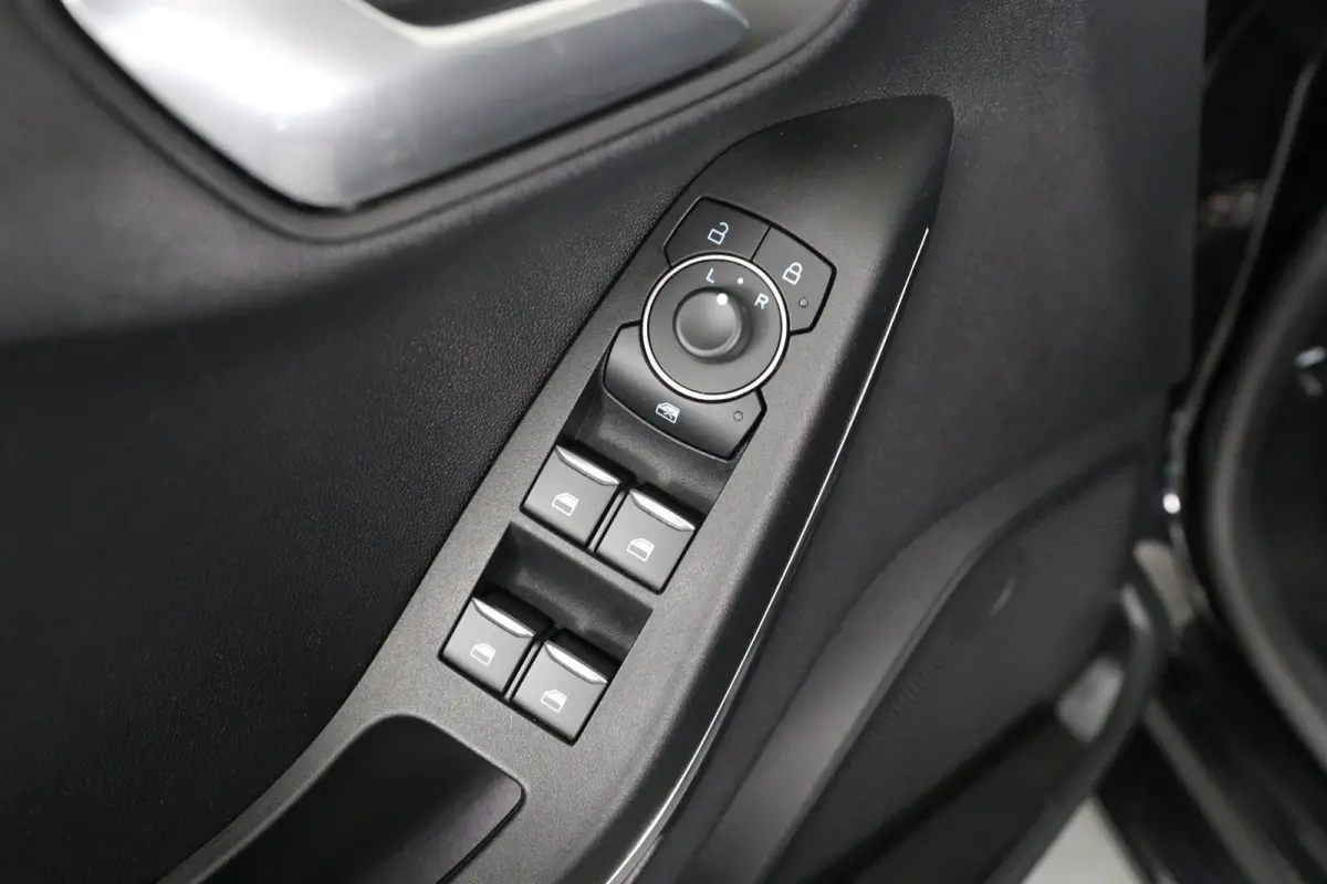 1.0 EcoBoost Titanium | Dealer Onderhouden! | Open Dak | Winterpakket | Navi By App | Clima | Parkeersensoren | DAB | Cruise Control | Lichtmetalen Velgen