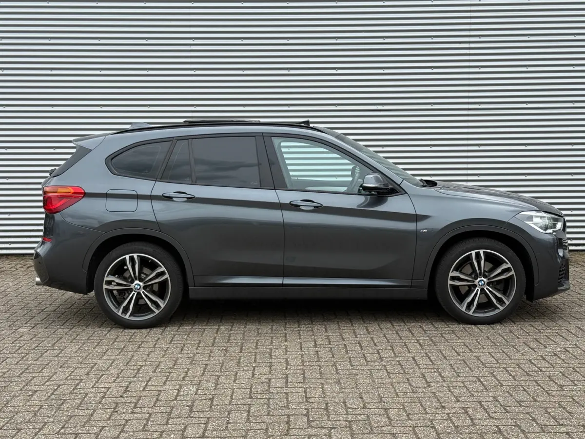 SDrive20i High Executive Edition / Panorama / M PAKKET / HeadUp / LEER / VOLLE AUTO